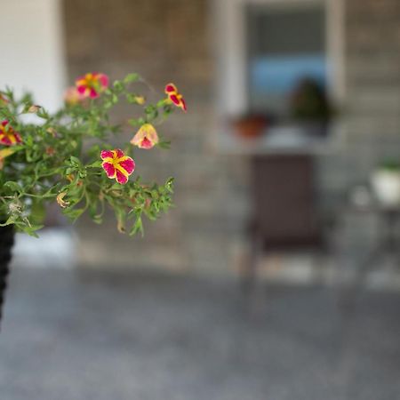 Four Sis Rooms Mangana Exterior foto